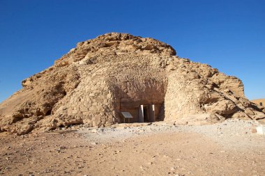 Aşağı Nubia, Mısır 'da Pennut' un mezarı. Pennut baş rahipti ve mezarın tarihi yirminci hanedanlığa ve özellikle de 4. Ramses Hükümdarlığına aitti.