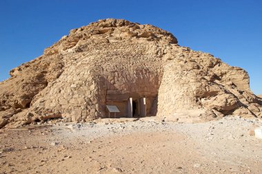 Aşağı Nubia, Mısır 'da Pennut' un mezarı. Pennut baş rahipti ve mezarın tarihi yirminci hanedanlığa ve özellikle de 4. Ramses Hükümdarlığına aitti.