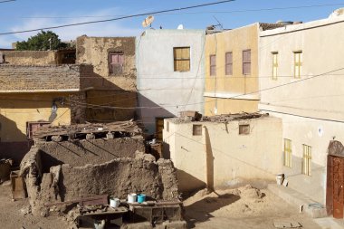 Fil Adası 'ndaki evler Nil' de, Aswan 'da, Yukarı Mısır' da. Adadaki arkeolojik kazılar 1979 'da Dünya Mirası oldu.