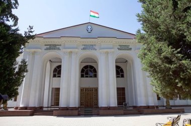 Dushanbe 'deki Tacikistan Ulusal Antik Müzesi. Eski bir İran medeniyeti olan Sogdiana 'nın antik bir kasabası olan Penjikent' teki duvar resimleriyle ünlüdür.