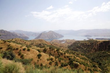 Nurek Hidro-elektrik santrali Tacikistan 'daki Vaksh Nehri üzerindeki toprak dolgu barajında.
