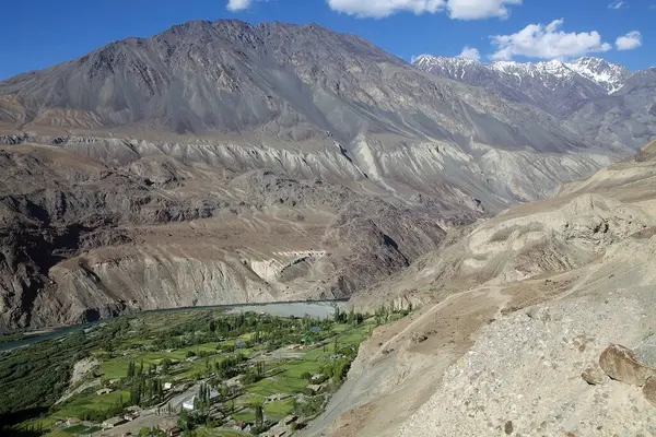 stock image Barchidiv and landscape along the Bartang Valley in the Gorno-Badakhshan in Tajikistan. The Badakhshan is an autonomous region in eastern Tajikistan, in the Pamir Mountains