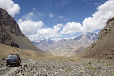 Tacikistan 'daki Gorno-Badakhshan' daki Bartang Vadisi 'nin manzarası. Badakhshan, Tacikistan 'ın doğusunda, Pamir Dağları' nda özerk bir bölgedir.