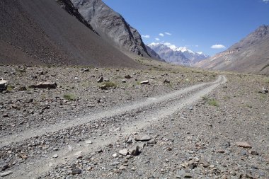 Tacikistan 'daki Gorno-Badakhshan' daki Bartang Vadisi 'nin manzarası. Badakhshan, Tacikistan 'ın doğusunda, Pamir Dağları' nda özerk bir bölgedir.