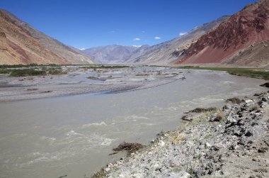 Tacikistan 'daki Gorno-Badakhshan' daki Bartang Vadisi 'nin manzarası. Badakhshan, Tacikistan 'ın doğusunda, Pamir Dağları' nda özerk bir bölgedir.