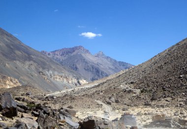 Tacikistan 'daki Gorno-Badakhshan' daki Bartang Vadisi 'nin manzarası. Badakhshan, Tacikistan 'ın doğusunda, Pamir Dağları' nda özerk bir bölgedir.