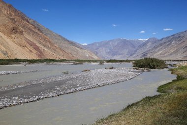 Tacikistan 'daki Gorno-Badakhshan' daki Bartang Vadisi 'nin manzarası. Badakhshan, Tacikistan 'ın doğusunda, Pamir Dağları' nda özerk bir bölgedir.