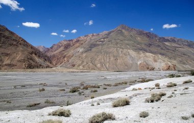 Tacikistan 'daki Gorno-Badakhshan' daki Bartang Vadisi 'nin manzarası. Badakhshan, Tacikistan 'ın doğusunda, Pamir Dağları' nda özerk bir bölgedir.