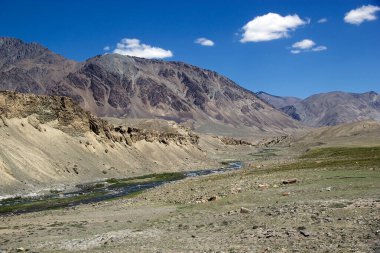 Tacikistan 'daki Gorno-Badakhshan' daki Bartang Vadisi 'nin manzarası. Badakhshan, Tacikistan 'ın doğusunda, Pamir Dağları' nda özerk bir bölgedir.