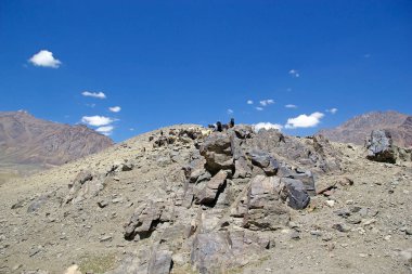 Tacikistan 'daki Gorno-Badakhshan' daki Bartang Vadisi boyunca keçiler. Badakhshan, Tacikistan 'ın doğusunda, Pamir Dağları' nda özerk bir bölgedir.