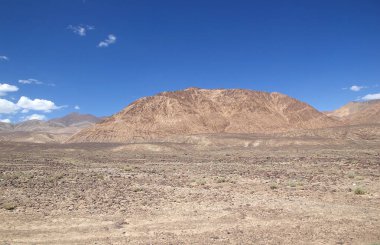 Tacikistan 'daki Gorno-Badakhshan' daki Bartang Vadisi boyunca uzanan dağlar. Badakhshan, Tacikistan 'ın doğusunda, Pamir Dağları' nda özerk bir bölgedir.