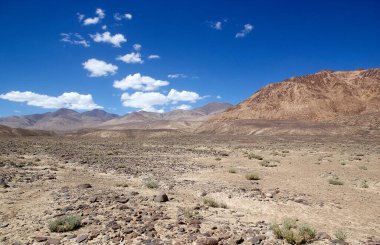 Tacikistan 'daki Gorno-Badakhshan' daki Bartang Vadisi boyunca uzanan dağlar. Badakhshan, Tacikistan 'ın doğusunda, Pamir Dağları' nda özerk bir bölgedir.