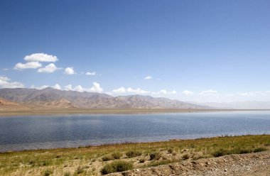 Tacikistan 'daki Gorno-Badakhshan Pamir Dağları' ndaki Rangkul Gölü. Badakhshan, Tacikistan 'ın doğusunda, Pamir Dağları' nda özerk bir bölgedir.