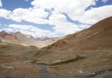 Tacikistan 'daki Gorno-Badakhshan' daki Pamir Dağları. Badakhshan Tacikistan 'ın doğusunda özerk bir bölgedir.