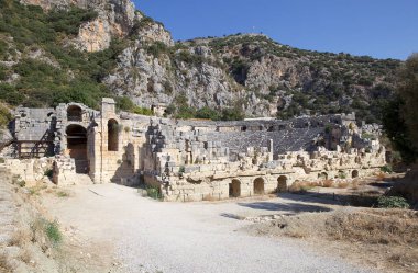 Eski Myra tiyatrosu, günümüzde Türkiye 'nin Demre kasabasının bulunduğu Lycia' nın antik bir kasabası. Myra wa, Myros nehrinde Lycian tarafından kuruldu..