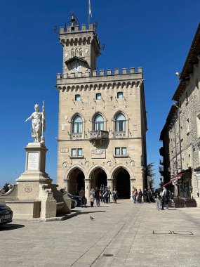 Palazzo Pubblico koltuğu, San Marino, Avrupa hükümeti. San Marino şehri Monte Titano 'nun tepesinde yer almaktadır.