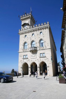 Palazzo Pubblico koltuğu, San Marino, Avrupa hükümeti. San Marino şehri Monte Titano 'nun tepesinde yer almaktadır.