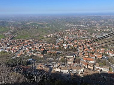 San Marino, Avrupa 'da Borgo Maggior' a bakan bir Cablecar. Funivia di San Marino, Borgo Maggiore 'daki bir alt terminali San Marino kentindeki üst istasyona bağlayan bir hava kablecar sistemidir.