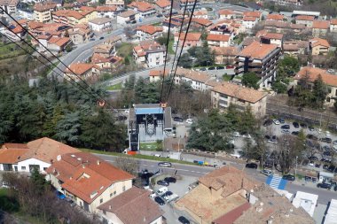 San Marino, Avrupa 'da Borgo Maggior' a bakan bir Cablecar. Funivia di San Marino, Borgo Maggiore 'daki bir alt terminali San Marino kentindeki üst istasyona bağlayan bir hava kablecar sistemidir.