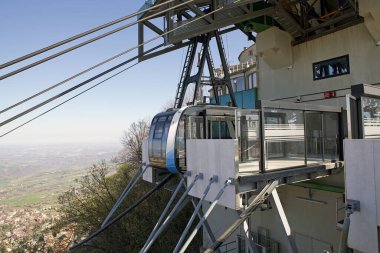 San Marino, Avrupa 'da Borgo Maggior' a bakan bir Cablecar. Funivia di San Marino, Borgo Maggiore 'daki bir alt terminali San Marino kentindeki üst istasyona bağlayan bir hava kablecar sistemidir.
