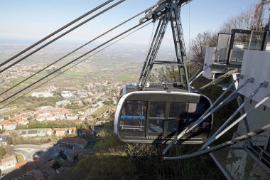San Marino, Avrupa 'da Borgo Maggior' a bakan bir Cablecar. Funivia di San Marino, Borgo Maggiore 'daki bir alt terminali San Marino kentindeki üst istasyona bağlayan bir hava kablecar sistemidir.