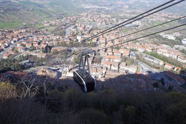 San Marino, Avrupa 'da Borgo Maggior' a bakan bir Cablecar. Funivia di San Marino, Borgo Maggiore 'daki bir alt terminali San Marino kentindeki üst istasyona bağlayan bir hava kablecar sistemidir.