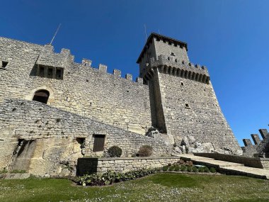 Guaita, ayrıca Rocca olarak da bilinir, San Marino 'nun başkenti San Marino' ya tepeden bakan üç zirveden biridir. Diğer ikisi Cesta ve Montale.
