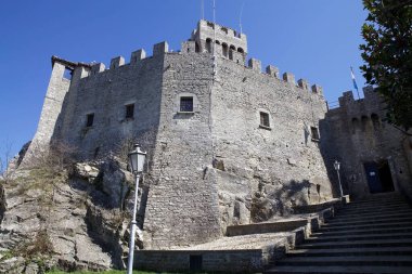 Fratta olarak da bilinen Cesta, San Marino 'nun başkenti San Marino' ya tepeden bakan üç tepeden biridir. Diğer ikisi Guaita ve Montale.