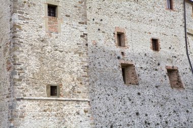 San Leo Kalesi, San Leo, İtalya. Kale en çok Kont Cagliostro 'nun öldüğü yer olarak biliniyor. Dağın tepesine inşa edilen ilk istihkam Romalılar tarafından yapıldı.