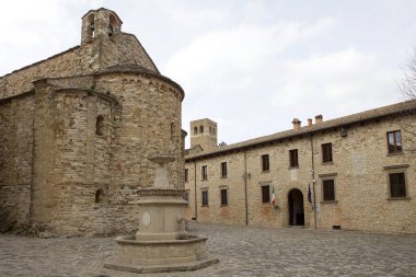 Santa Maria Assunta kilisesi ve İtalya 'nın San Leo kentindeki belediye binası. Şehrin ve Montefeltro 'nun en eski dini binasıdır ve San Leone Betwe tarafından yapılan Hıristiyanlaşmanın ilk somut kanıtıdır.