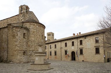 Santa Maria Assunta kilisesi ve İtalya 'nın San Leo kentindeki belediye binası. Şehrin ve Montefeltro 'nun en eski dini binasıdır ve San Leone Betwe tarafından yapılan Hıristiyanlaşmanın ilk somut kanıtıdır.