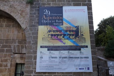 Antik Aspendos kentindeki antik tiyatroda opera, şu anda Türkiye 'nin güneybatı Akdeniz kıyısındaki Antalya ilinde yer alan antik bir Yunan-Roma kenti.. 