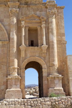 Hadrian Kemeri 'nin ayrıntıları antik Gerasa şehrinde, şimdi de Jerash, Ürdün' de. Yunan-Roma şehri Jerash, Gerasa olarak bilinen Yunan, Yunan, Roma ve Bizans dönemlerinde gelişti.