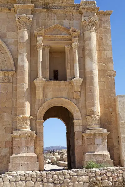 Hadrian Kemeri 'nin ayrıntıları antik Gerasa şehrinde, şimdi de Jerash, Ürdün' de. Yunan-Roma şehri Jerash, Gerasa olarak bilinen Yunan, Yunan, Roma ve Bizans dönemlerinde gelişti.