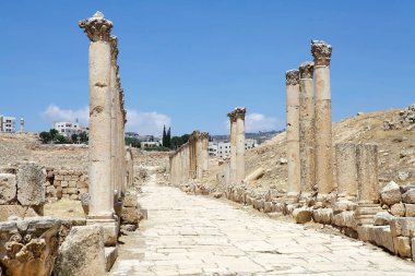 Gerasa antik şehri, şimdi Jerash, Ürdün. Güney Decumanus. Yunan-Roma şehri Jerash, Gerasa olarak bilinen Yunan, Yunan, Roma ve Bizans dönemlerinde gelişti.