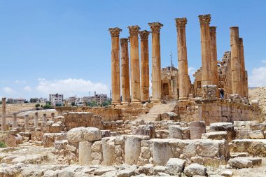 Zeus tapınağı antik Gerasa şehrinde, şimdi Jarash, Ürdün. Yunan-Roma şehri Jarash, Gerasa olarak bilinen Yunan, Yunan, Roma ve Bizans dönemlerinde gelişti.