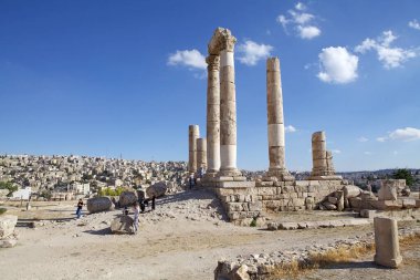 Amman Kalesi, Herkül Tapınağı, Hisar Tepesi, Amman şehir merkezindeki bir arkeolojik alan, Ürdün 'ün başkentinin merkezi kısmı.
