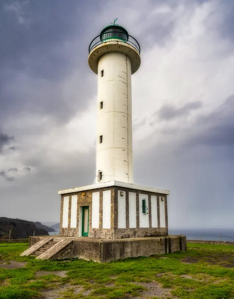 曇りの日の灯台の眺め — ストック写真