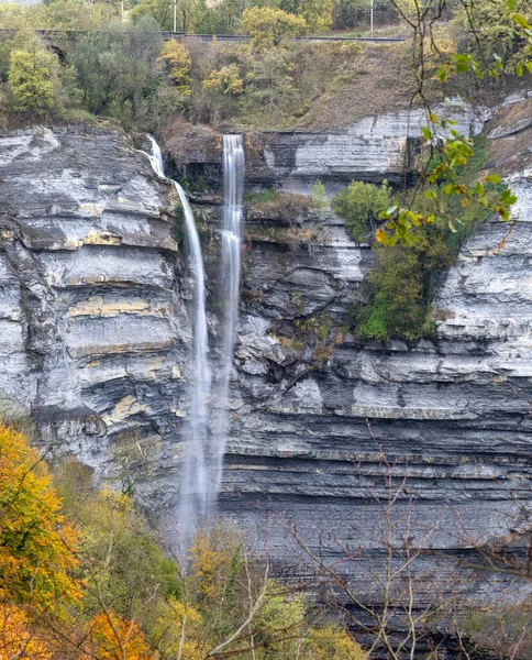 Wodospad Kanionu Gujuli Jesienią — Zdjęcie stockowe