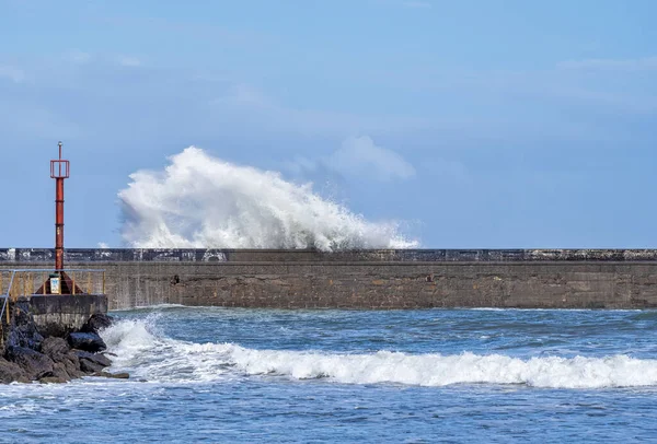 Big Wave Plentzia Port — Stock Photo, Image