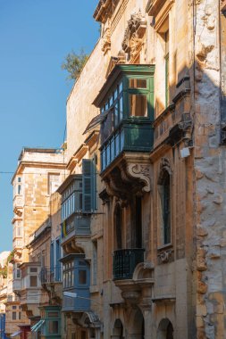  La Valletta Malta 'da tipik bina balkonları