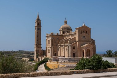 Ta Pinu, Gozo, Malta 'nın kutsal bakiresinin ulusal tapınağı.