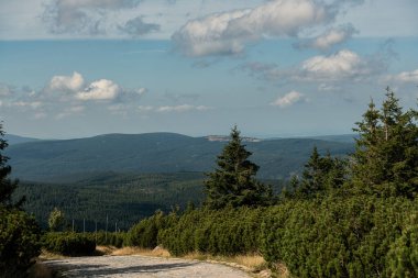 Polonya turizm gezisi. Karkonosze Ulusal Parkı. Karkonosze Görünümü .
