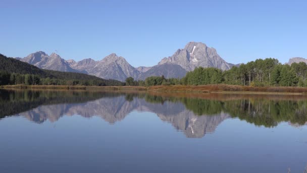 Ένα Γραφικό Τοπίο Του Φθινοπώρου Αντανάκλαση Στο Grand Teton Εθνικό — Αρχείο Βίντεο