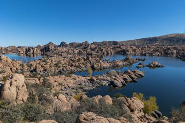 Watson Gölü Prescott Arizona 'nın manzaralı sonbahar manzarası