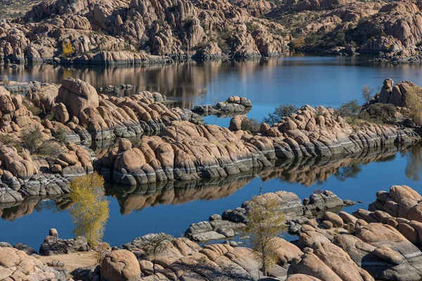 Uno Scenografico Paesaggio Autunnale Watson Lake Prescott Arizona — Foto Stock