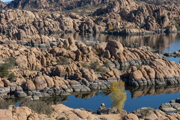 Een Schilderachtig Herfstlandschap Van Watson Lake Prescott Arizona — Stockfoto