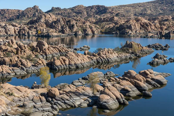 ワトソン湖の美しい秋の風景プレスコットアリゾナ — ストック写真