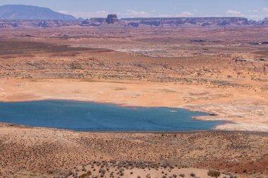 Powell Gölü şiddetli kuraklık sırasında manzarası
