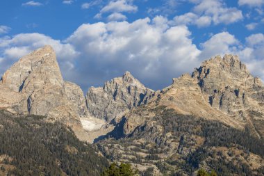 Teton Range Wyoming 'in sonbaharda manzaralı bir manzarası.